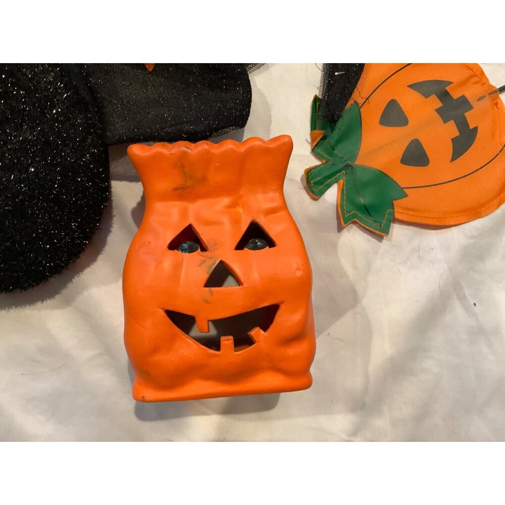 Vintage 18 Halloween Decorations Big Die Cuts Placemats Bat Clings Variety Lot - Picture 11 of 15